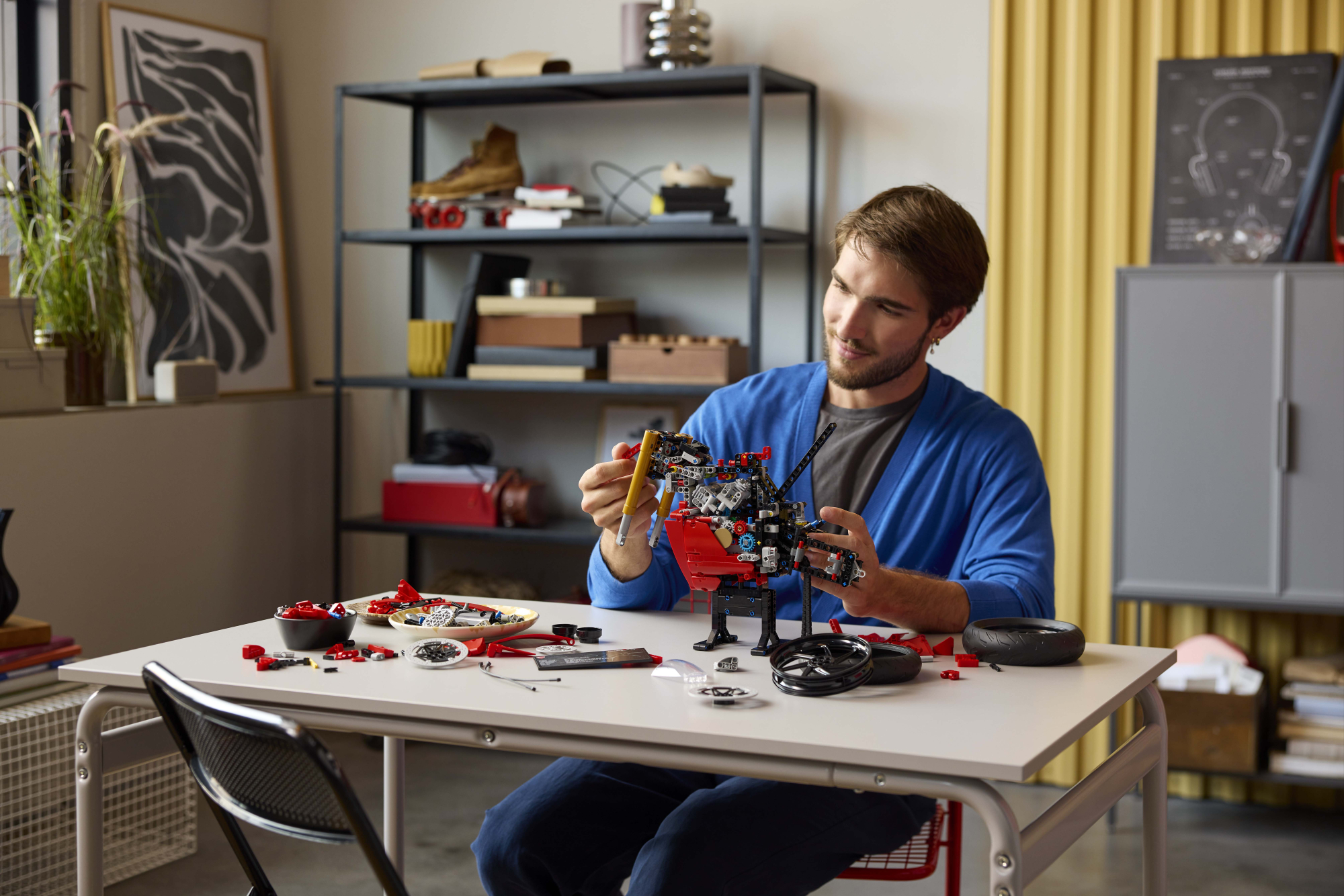 LEGO Technic Ducati Panigale V4 S mootorratas 3 LEGO Technic Ducati Panigale V4 S mootorratas - Image 3